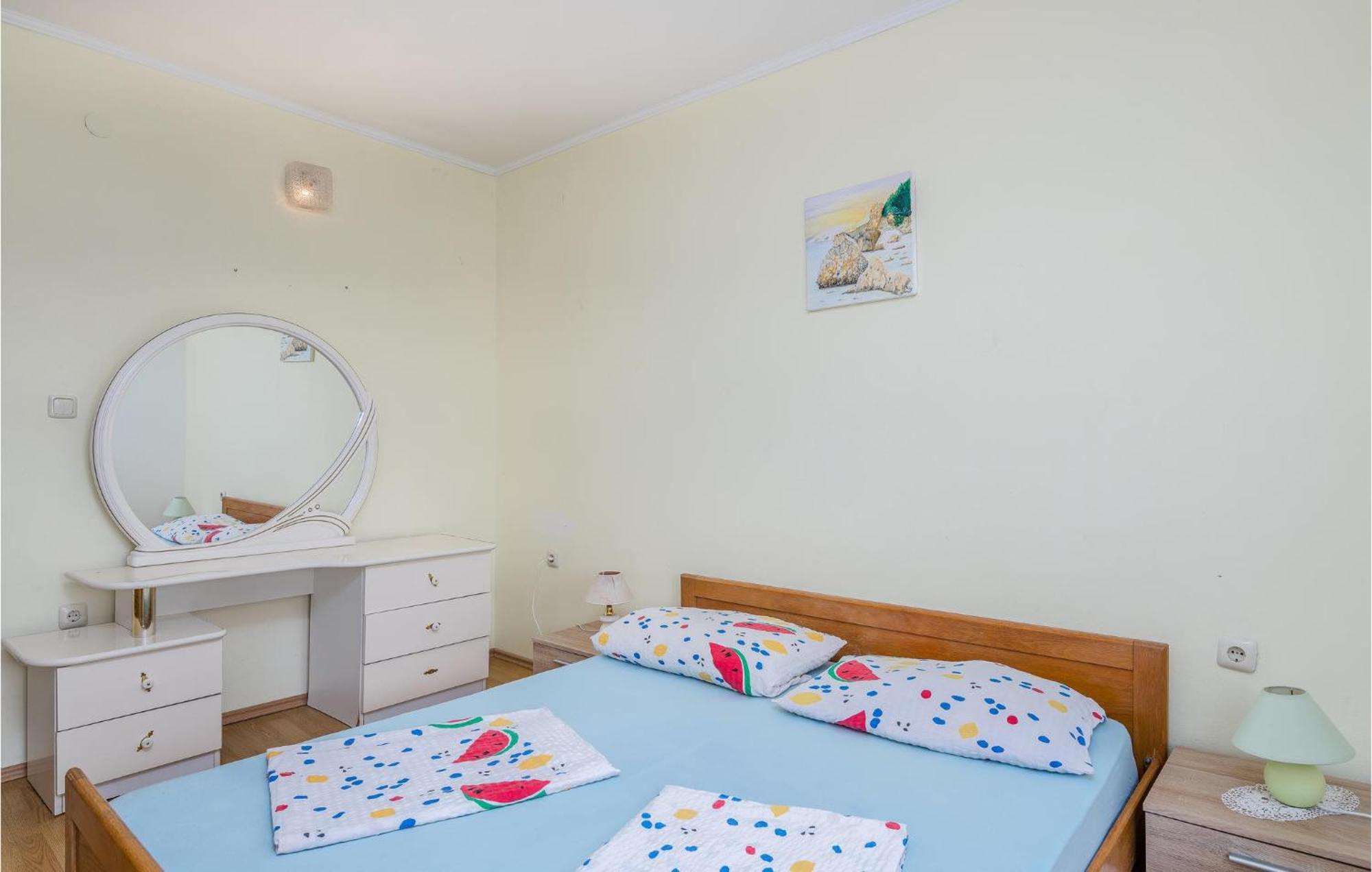 Awesome Apartment In Stara Baska 1 With Kitchen Eksteriør billede