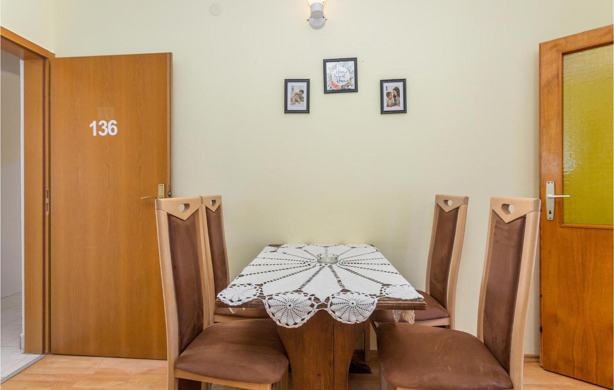Awesome Apartment In Stara Baska 1 With Kitchen Eksteriør billede